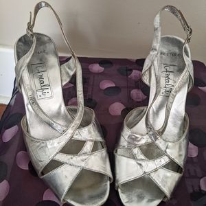 Vintage silver strapy pumps
